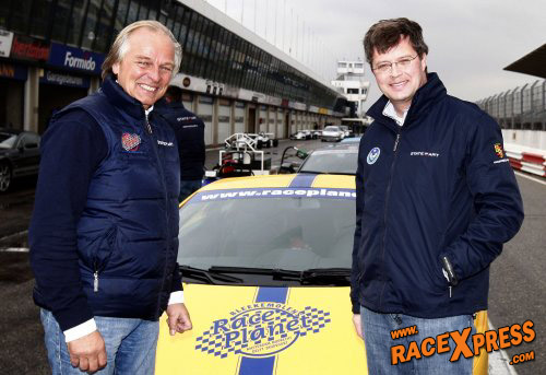Jan Peter Balkenende racet met Aston Martin en Lamborghini op Zandvoort